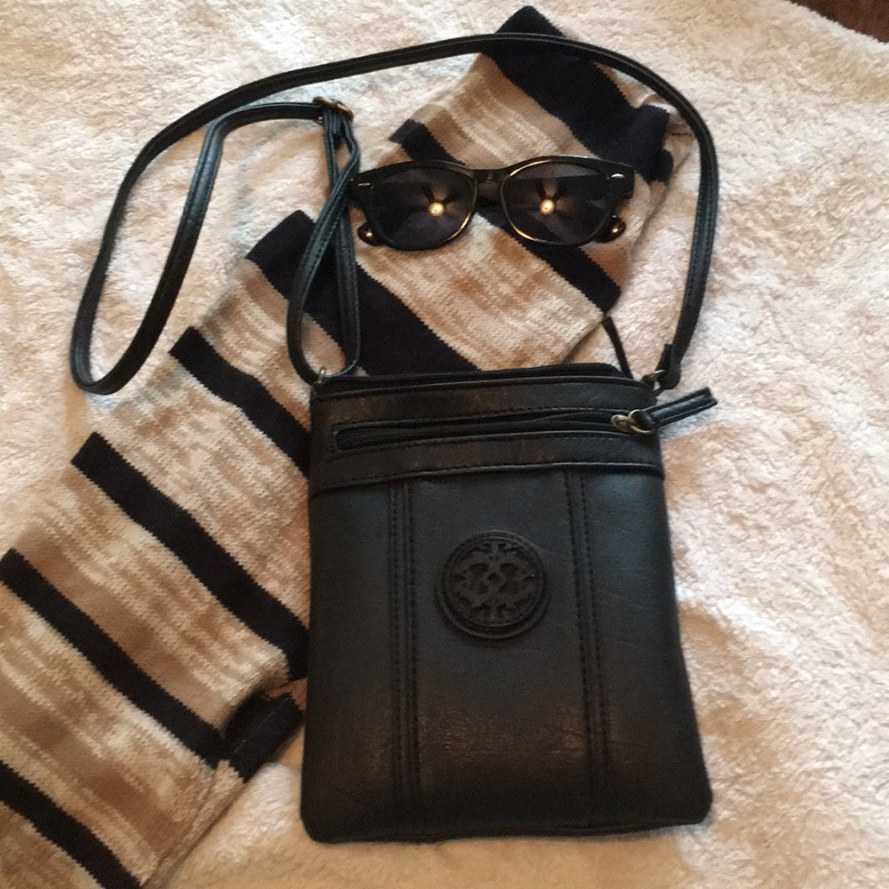 ☀️Black crossbody, buy this and coral one for $12